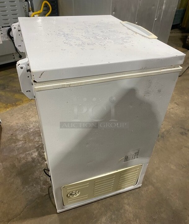 Kenmore Chest Freezer! MODEL 25314502102 SN: WB52916577 115 Volts! - Image 3 of 8