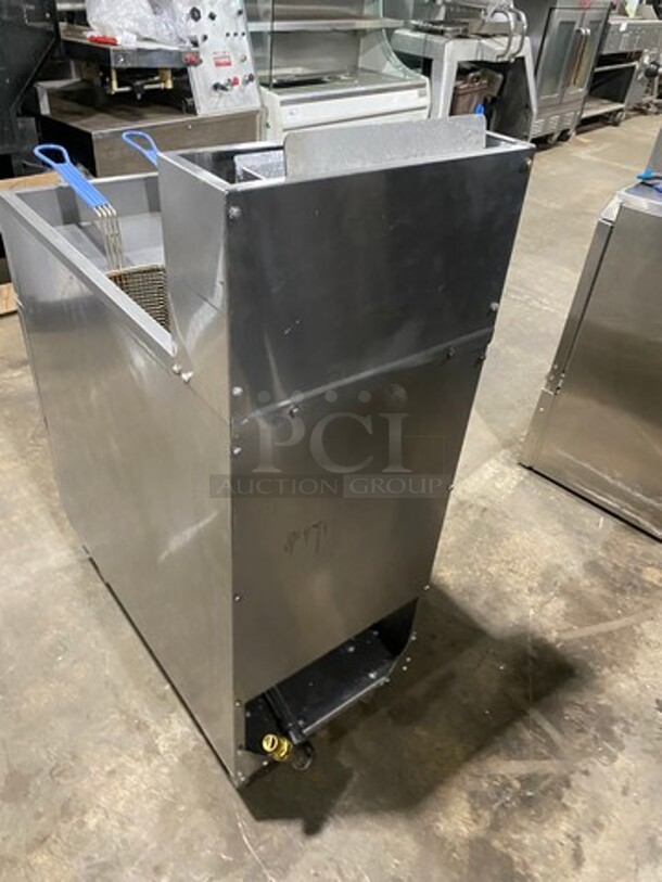 Atosa Commercial Natural Gas Powered Deep Fat Fryer! With 2 Metal Frying Baskets! All Stainless Steel! On Legs! - Image 3 of 8