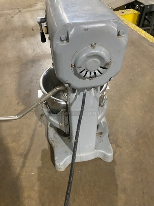 Thunderbird Commercial 20 Quart Planetary Mixer! With Bowl! With Whip Attachment! Model ARM02! 115V 1Phase! - Image 3 of 10
