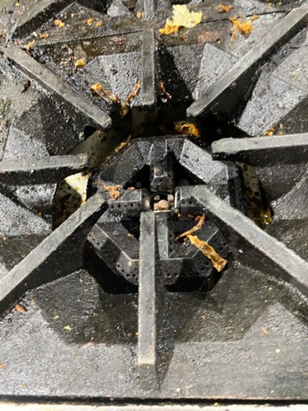 Cook Rite Commercial Natural Gas Powered 4 Burner Stove! With Raised Back Splash And Salamander Shelf! With Oven Underneath! All Stainless Steel! On Casters! - Image 6 of 9