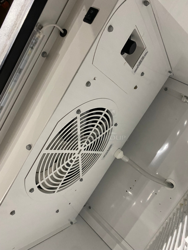 True Single Door Reach In Cooler Merchandiser! With View Through Door! Poly Coated Racks! On Casters! Model: GDM12LD SN: 8096828 115V 60HZ 1 Phase - Image 6 of 8