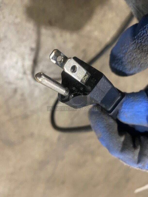 Waring Commercial Belgian Waffle Maker! Stainless Steel! 120V! Model WW180! Working When Removed! - Image 8 of 8