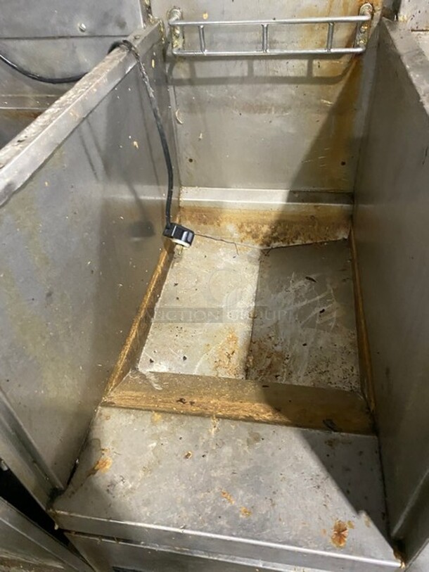 Pitco 4 Bay Natural Gas Powered Commercial Deep Fat Fryer With Dump Station! Working When Removed! MODEL SGH50 SN: G11BD005237 115V  - Image 6 of 10
