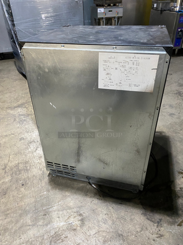 U-Line Commercial Countertop Single Door Cooler Merchandiser! With View Through Door! With Metal Racks! Model: UADA24RGLS13 SN: 1222211070004 115V 60HZ 1 Phase - Image 3 of 8