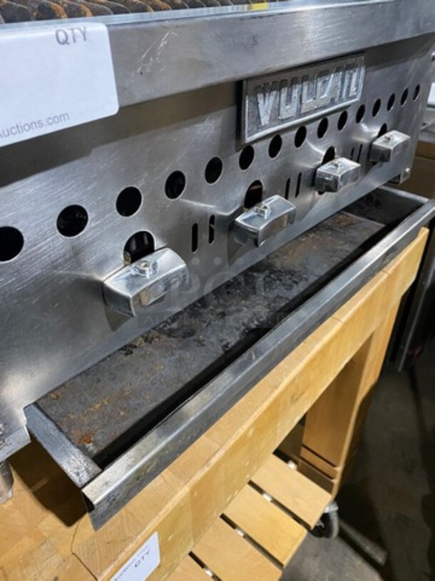Vulcan Hart Commercial Countertop Natural Gas Powered Char Broiler Grill! Stainless Steel Body! On Small Legs! WORKING WHEN REMOVED! Model: VCCB25 SN: 637101178 - Image 9 of 10