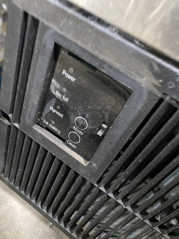 2003 Asbury Maxx Ice Stainless Steel Commercial Self Contained Undercounter Ice Machine! MODEL MIM250 SN: 02500320225 115V  - Image 7 of 7