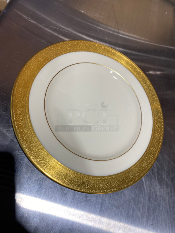BEAUTIFUL! ELEGANT! BRAND NEW! NEVER USED! Lenox 12 Piece 8" Bowls! Ivory With 24K Gold Trim Dinnerware Collection! Includes Protective Material Carrier! 12x Your Bid! - Image 3 of 6