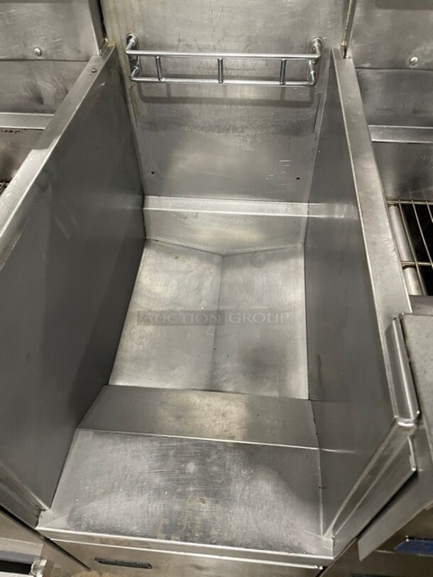 WOW! Pitco 4 Bay Natural Gas Powered Commercial Deep Fat Fryer With Dump Station! With Oil Filter System! MODEL: SGH50 SN: G11BD005235 115V! Working When Removed!
 - Image 7 of 12