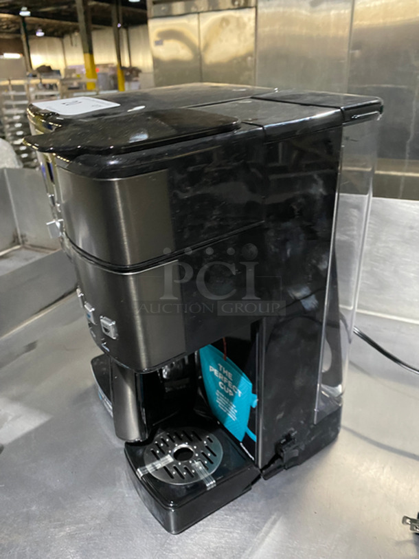 Cuisinart Countertop Coffee Machine/Single Cup Coffee Brewer! Model: SS15 120V 60HZ - Image 3 of 11