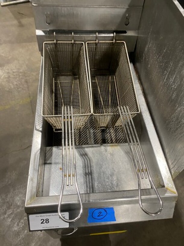 Pitco Frialator Commercial Natural Gas Powered Deep Fat Fryer! With 2 Frying Baskets! With Single Side Splash Guard! All Stainless Steel! On Casters! - Image 5 of 9