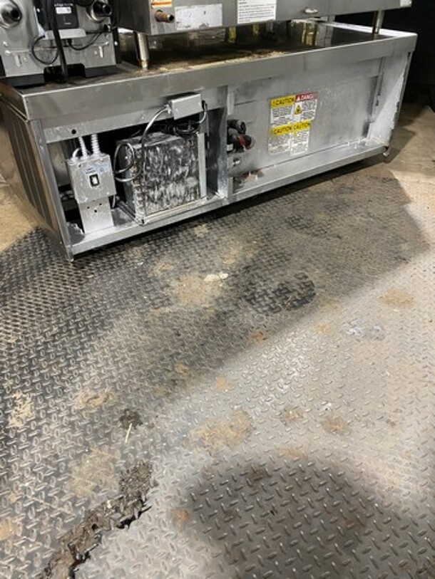 Nice! Delfield 2 Drawer Refrigerated Chef Base! With Storage Space! Model 17C52P Serial 1703150002864! 115V 1 Phase! On Casters! 115V 1 Phase!   - Image 4 of 7