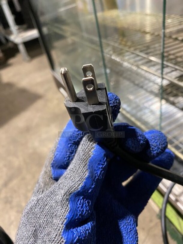 Vollrath Commercial Countertop Heated Display Case Merchandiser! With Rear Access Doors! Model: FMA7048 SN: C44002017140008 120V 60HZ 1 Phase - Image 7 of 8