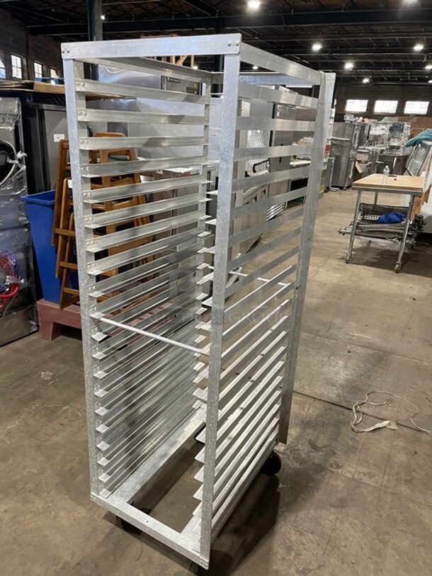 Metro Commercial 20 Pan End Load Transport Rack! On Casters! Model: RD3N!  - Image 4 of 7