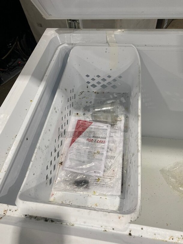 Frigidaire Commercial Chest Freezer! On Casters! 115V! Model: FFCL2542AW SN: AA31860253! Working When Removed! - Image 6 of 9