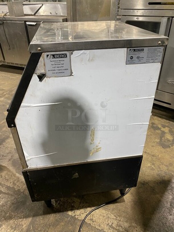 LATE MODEL! 2016 Berg Commercial Automatic Ice Maker Machine! Stainless Steel Body! On Legs! Model: BC250 SN: 22500716019 115V - Image 4 of 9
