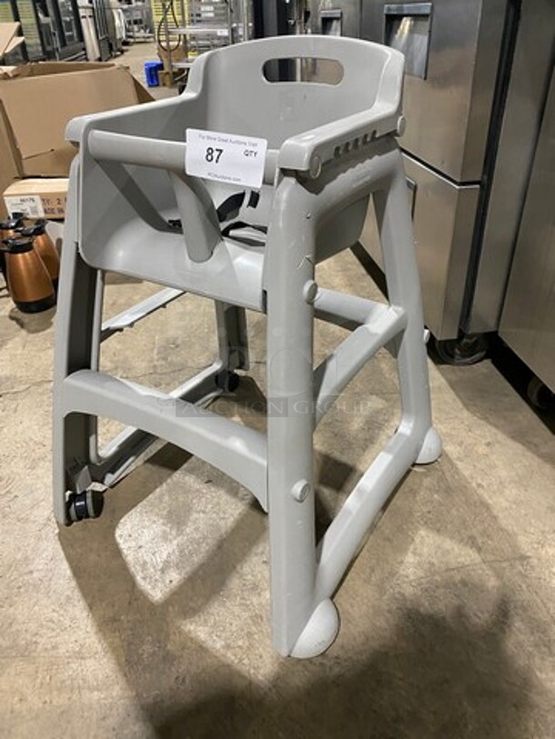 Grey Poly Highchair! With Child Safety Straps! - Image 2 of 7
