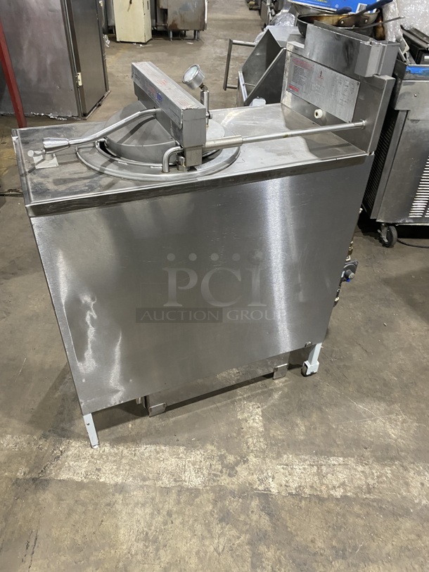 WOW! BROASTER Natural Gas Powered Heavy Duty Commercial Pressure Fryer! Smart Touch Screen! With Oil Filter! Model 1800GH  - Image 2 of 11