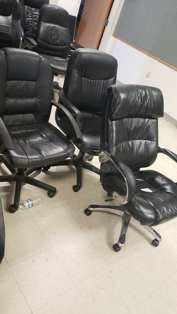 Lot of 3 Chairs

(Location 2)