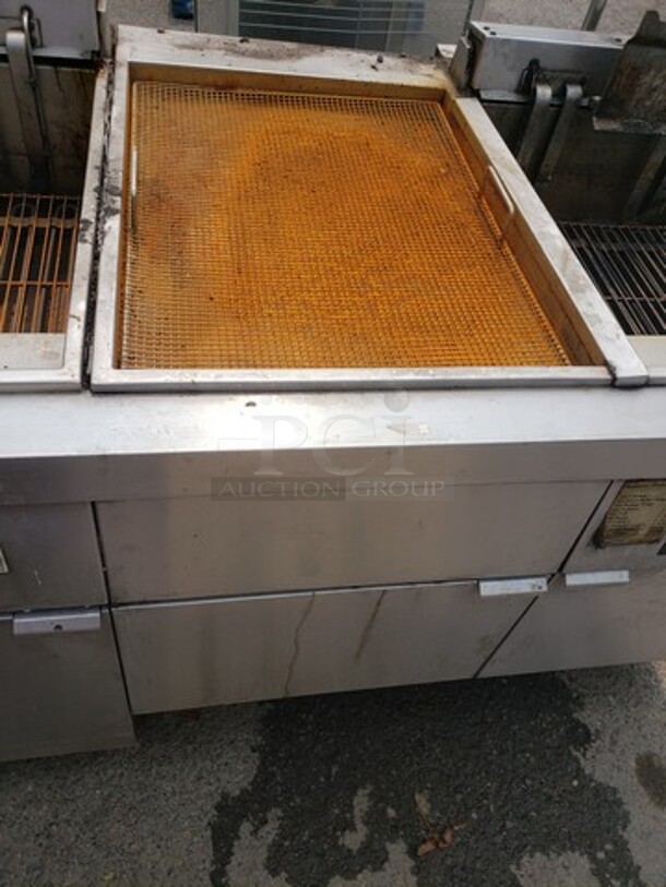 Hobart 2 Compartment Electric Fryer!

60 Hz
208 V
3 PH
24.3 Kw - Image 3 of 8