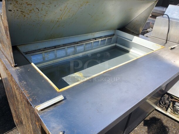 Beverage-Air SPE48-18M 48" 2-door Refrigerated Sandwich Salad Prep 48X34X36 On Caster, Unknown Condition, SOLD AS IS!  - Image 2 of 4