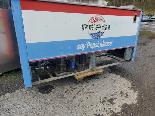 PEPSI 73" Beer Cooler| Nice, Working Condition!  - Image 2 of 7
