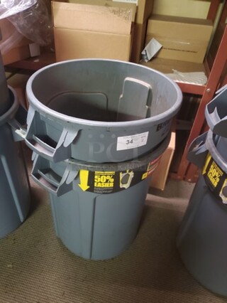 Rubbermaid 32 Gallon/121.1L Grey Brute Trash Can with Lid BIDX2