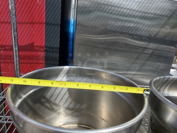 Lot of 5 Stainless Steel Round Insets *without lids* - Image 4 of 4