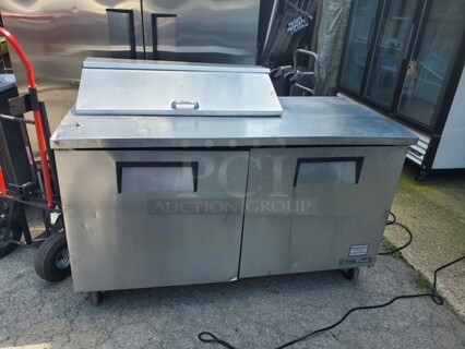 True TSSU-60-10-HC 60" TSSU Series Sandwich/Salad Prep Table. *Has some dents*
115 V