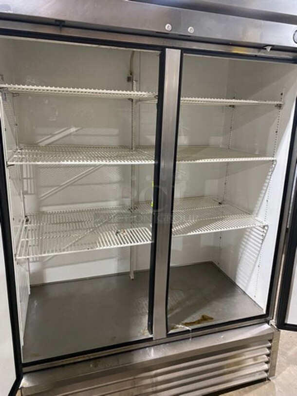 True Commercial 2 Door Reach In Cooler! Poly Coated Racks! All Stainless Steel! Model: T49 SN: 6950022 115V 60HZ 1 Phase - Image 5 of 10