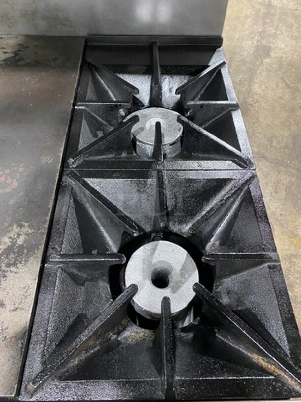 FAB! Southbend Commercial Natural Gas Powered Hot Plate With Right Side 2 Burner Range! With Raised Splash Back And Salamander! With Oven Underneath! All Stainless Steel! On Casters! - Image 6 of 10