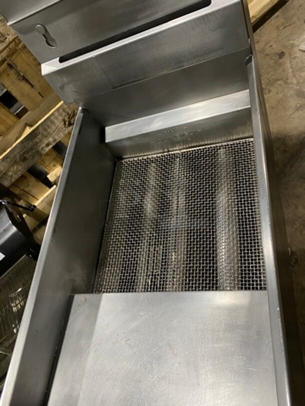 Pitco Commercial Natural Gas Powered Deep Fat Fryer! All Stainless Steel! On Legs! Model: 35C SN: G17AB103830 - Image 5 of 8