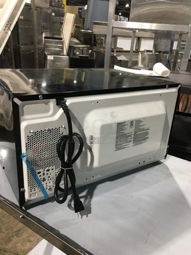 LATE MODEL! NEW!  2021 Hamilton Beach Countertop Microwave Oven! Model: P11043ALMWTB1 120V - Image 3 of 6