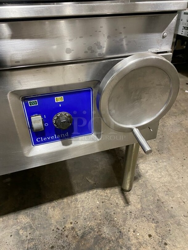 Cleveland All Stainless Steel Natural Gas powered Tilt Skillet/Braising Pan! On legs! - Image 6 of 7
