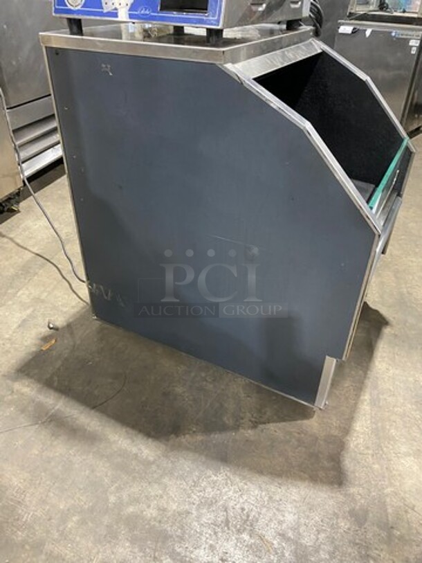 Structural Concepts Commercial Refrigerated Open Grab-N-Go Case Merchandiser! Model: HMO2636R5392 SN: 998583HQ252810 120V 60HZ 1 Phase - Image 4 of 8