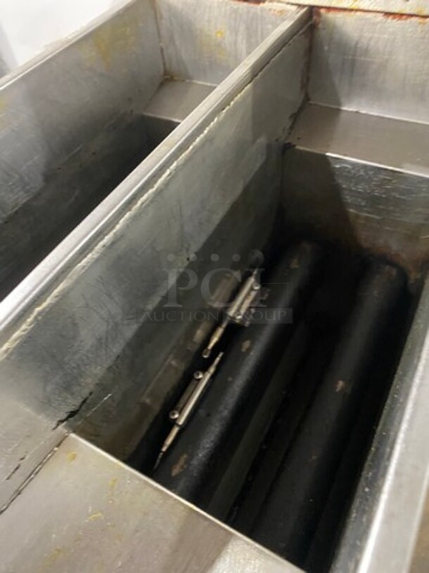 Pitco Commercial Gas Powered Split Bay Deep Fat Fryer! With 2 Small Frying Baskets! All Stainless Steel! On Casters! Model: SG14T SN: G13FC030504 - Image 7 of 10