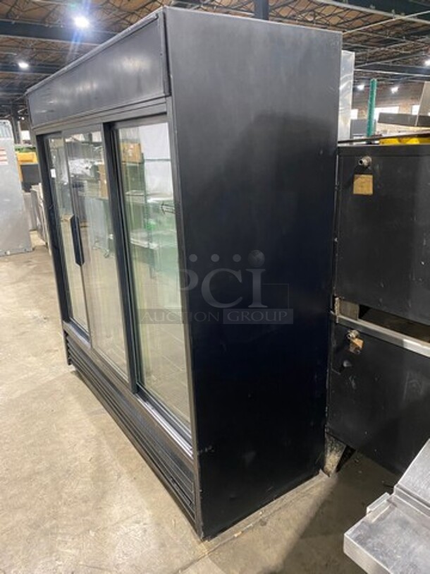 True Commercial 3 Door Reach In Cooler Merchandiser! With View Through Doors! Poly Coated Racks! Model: GDM69 SN: 4009937 115V 60HZ 1 Phase - Image 3 of 9
