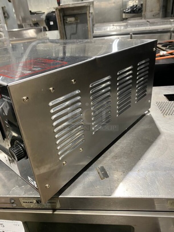 Wisco Commercial Countertop Electric Powered Pizza/ Snack Oven! Model: 561 SN: J056127 120V - Image 3 of 8