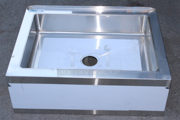 BRAND NEW SCRATCH & DENT! Regency 600SM20286 33" 16-Gauge Stainless Steel One Compartment Floor Mop Sink - 28" x 20" x 6" Bowl - Image 2 of 8