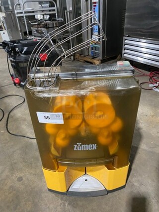 Zumex Commercial Countertop Automatic Orange Juicer! All Stainless Steel! Model: ZUMEXESSENTIAL SN: 344883 115V