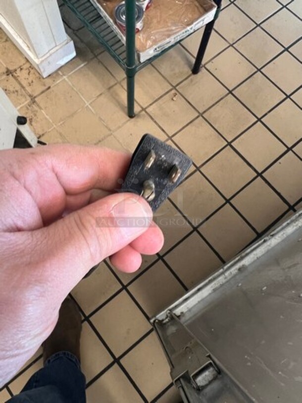 True Commercial Single Door Reach In Cooler Merchandiser! With View Through Door! Poly Coated Racks! WORKING WHEN REMOVED! Model: GDM12 SN: 13514645 115V 60HZ 1 Phase - Image 7 of 7