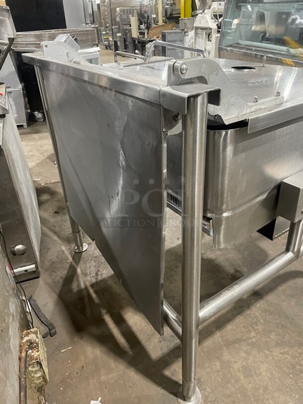 WOW! Groen Natural Gas Powered ECLIPSE SERIES Tilted Braising Pan/Tilt Skillet! All Stainless Steel! Thermostatic Controlled! On Legs! Model: BPM-40G SN: J149076-1-4! Working When Removed!  - Image 4 of 8