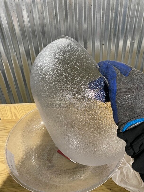 18" Cambro Pebbled Salad Bowl! 7 X Your Bid! - Image 7 of 8