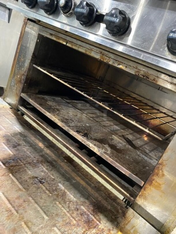LATE MODEL! Radiance Commercial Natural Gas Powered 6 Burner Stove! With Raised Back Splash And Salamander Shelf! With Oven Underneath! All Stainless Steel! On Casters! WORKING WHEN REMOVED! - Image 7 of 8