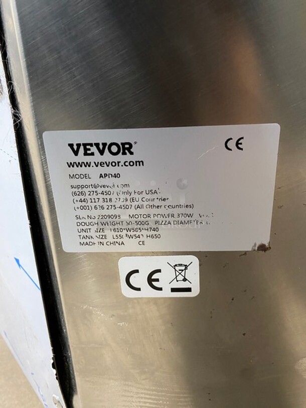 Vevor Commercial Stainless Steel Pizza Dough Roller Sheeter! MODEL APD40 SN: 2209098 - Image 7 of 8