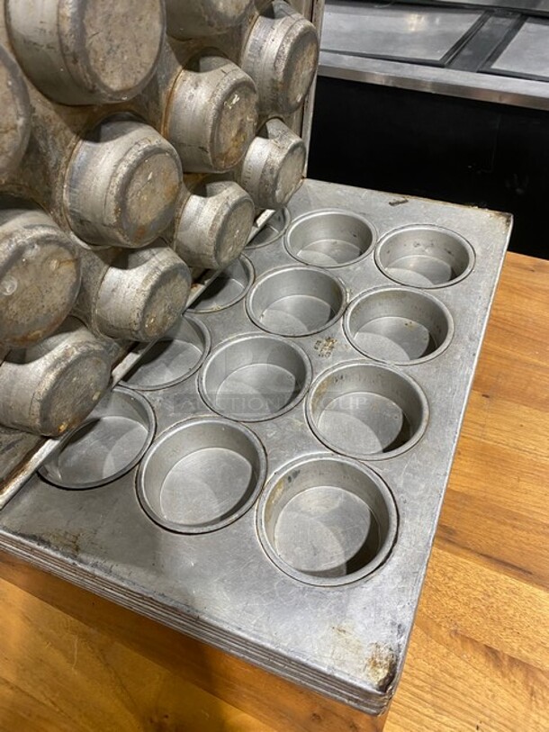 Metal 12 Cup Cupcake/Muffin Baking Pan! 8X Your Bid! - Image 4 of 6
