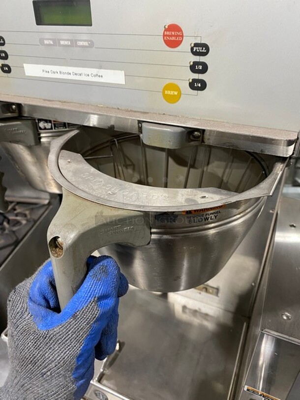 BUNN! All Stainless Steel! Dual Coffee Brewer/Dispenser! 120/208V! 60HZ! 1 Phase! - Image 5 of 10
