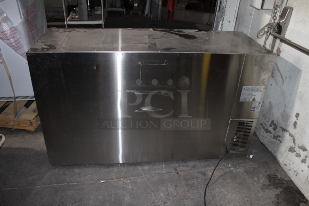 BRAND NEW SCRATCH & DENT! Avantco UBB-60-GT-G-S 60" Stainless Steel Underbar Height Narrow Glass Door Back Bar Refrigerator with Galvanized Top and LED Lighting. Door hinges need to be adjusted. Tested. WORKS PERFECT!!  - Image 8 of 10