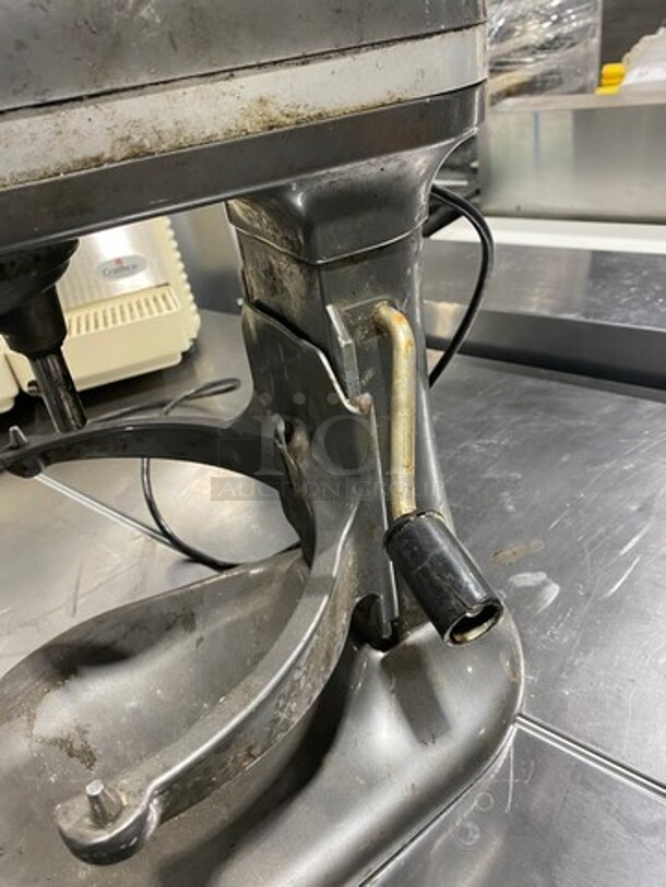 Kitchen Aid Countertop Planetary Mixer! Model: KP26M1XPM SN: WU5059120 120V - Image 10 of 10