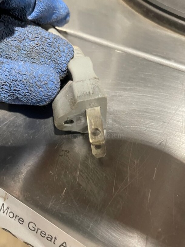 Amana Commercial Countertop Microwave Oven! On Legs! 120V 1 Phase! Model: RMS10D SN: 1204400009! - Image 8 of 8