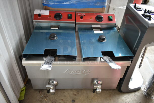 BRAND NEW SCRATCH AND DENT! 2023 Avantco 177F202 Stainless Steel 30 lb. Dual Tank Medium-Duty Electric Countertop Fryer w/ 2 Baskets and 2 Lids. 208/240 Volts, 1 Phase. - Image 2 of 5